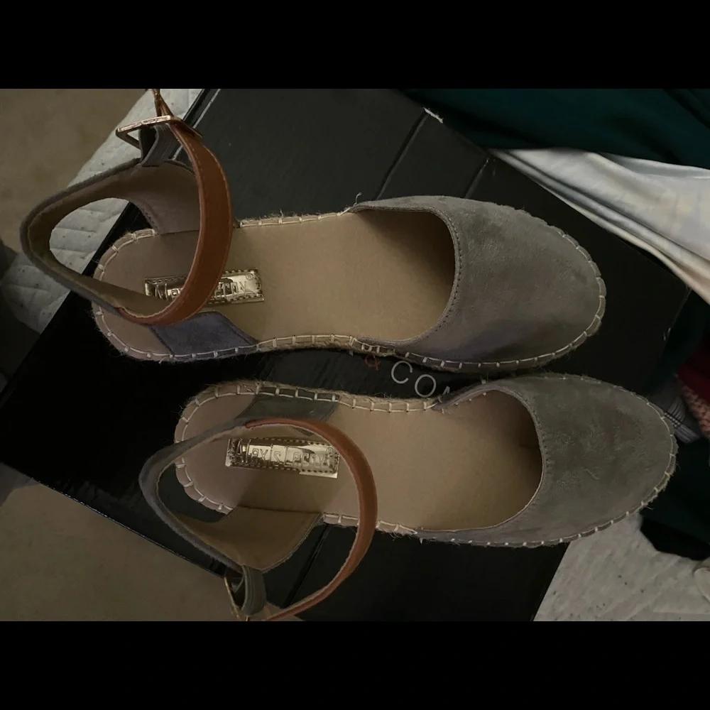 NEW grey closed front shoes - Picture 3 of 4